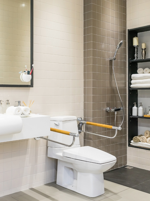 Moderno kupatilo sa sanitarijom i tusom - oprema za kupatila Hiposanit Novi Sad